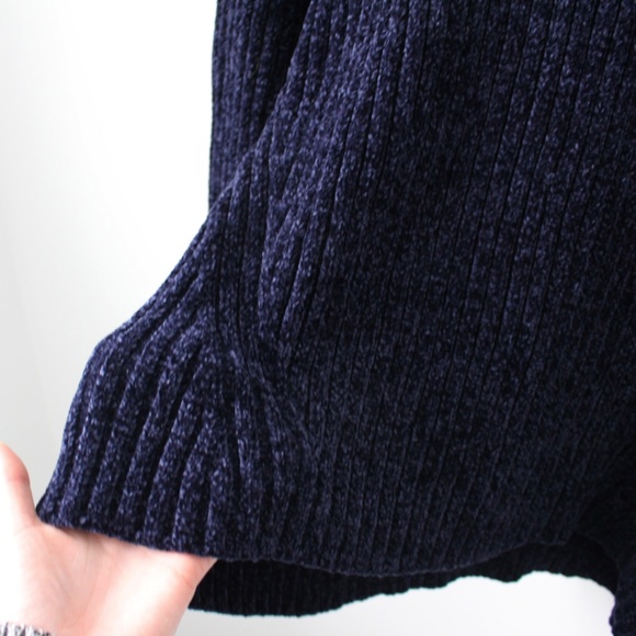 ๐2/$14๐ Gorgeous crushed velvet crewneck knit ribbed sweater - Picture 2 of 4